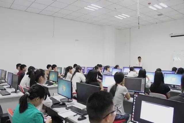 河南云和數據信息技術有限公司ui總監(jiān)班開班