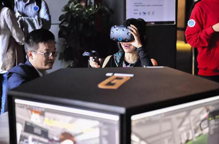 老師授課全球?qū)W子，真正的VR教學(xué)來(lái)了！